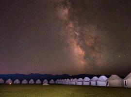 AK-SAI TRAVEL yurt camp at Son Kul lake，位于Song-Kul的酒店