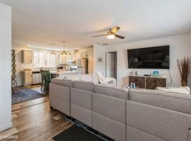 Archer's Retreat Sleeps 10，位于Sawyer的酒店