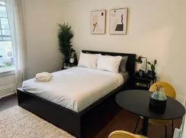 Pet-Friendly Lovely Studio #2 at Doggy Digs, Balcony