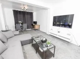 Comfy 2 Bedroom House for 4