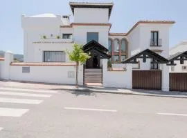 Spacious Villa in Granada with Private Pool and Jacuzzi