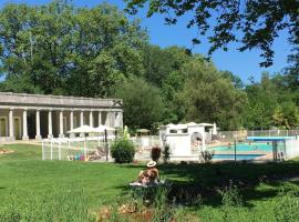 Camping Parc d'Audinac Les Bains，位于圣吉隆的酒店