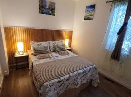 Warm cozy 1 bdrm close to Hwy，位于埃德门兹顿的酒店