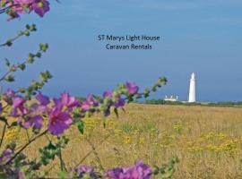 St Marys Light house, Caravan Rentals，位于惠特利湾的酒店