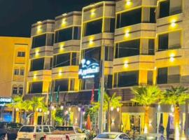 ليالي العاذرية للوحدات السكنية，位于Al Namas的带停车场的酒店