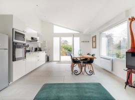 Villa entourée de verdure avec parking privé，位于阿吕安的酒店