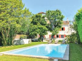 Beautiful Home In Aix En Provence With 4 Bedrooms, Wifi And Outdoor Swimming Pool，位于Les Figons的豪华酒店