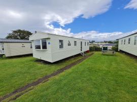 3 Bedroom Deluxe Caravan at Haven Devon Cliffs，位于埃克斯茅斯的海滩酒店