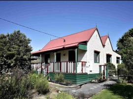 Relaxing & beautiful Miner's cottage near Wilson’s Prom，位于福斯特的酒店