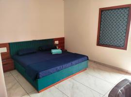 Unique Couple Friendly Stay，位于Morbi的酒店