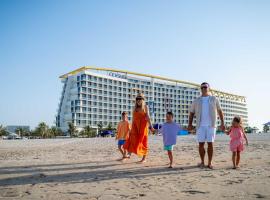 Centara Mirage Beach Resort Dubai，位于迪拜的酒店