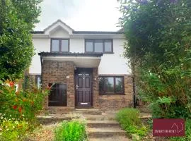 Guildford - 2 Bedroom House - Parking