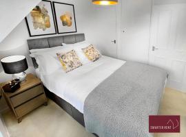 Wokingham - 2 Bedroom Maisonette - With Parking，位于沃金厄姆的酒店