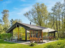 Beautiful Home In Jgerspris With 3 Bedrooms, Sauna And Wifi，位于Hornsved的酒店