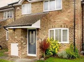 Farnborough - 2 Bedroom House - With Parking