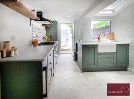 Henley-On-Thames - 2 Bedroom Cottage With Permit Parking Close By，位于亨利昂泰晤士的酒店