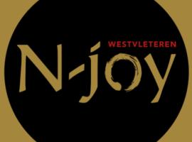 N-Joy，位于Westvleteren的带停车场的酒店