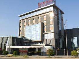 Ramada Hotel & Suites by Wyndham Erbil 32 Park，位于埃尔比勒的酒店