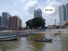 Apartamento Pé na Areia, Wi-Fi e Garagem Privativa início da Praia do Morro，位于瓜拉派瑞的酒店