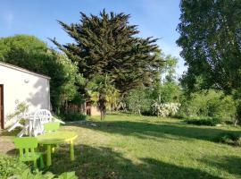 Belle maison avec vue et jardin au Chateau d'Oleron，位于勒沙托多莱龙的酒店