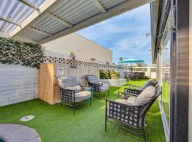 Chula Vista Home with Heated Pool and Spacious Patio，位于丘拉维斯塔的酒店