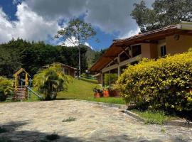 Casa Pandora A 5 minutos aeropuerto Medellin，位于圣埃伦娜的别墅