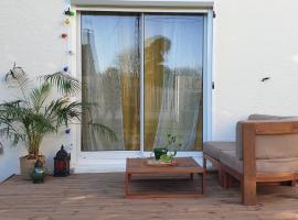 Love room avec jaccuzzi，位于Mormant的酒店