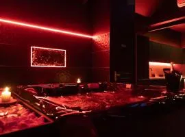 Loveroom Ô Diable Des Plaisirs avec jacuzzi