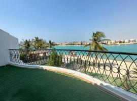 فلل منتجع درة العروس بي شاطئ رملي علي البحر，位于杜拉特阿拉尔的别墅
