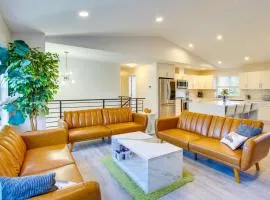 Modern Woodinville Home w/ Hot Tub + Sauna!