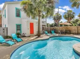 Splash Inn: Entire Home 4 BR, Pool, Walk to beach