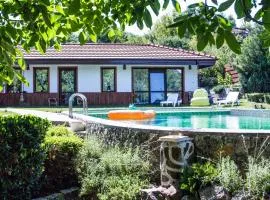Стальовата Къща - Stalyovata Guest House - Private Pool, Jacuzzi & Sauna
