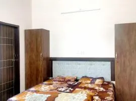 SHUBHAM VILLA -- Super Deluxe Rooms -- LPU Law Gate