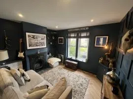 PetFriendly- Sleeps 6- PrivateGarden- FreeParking