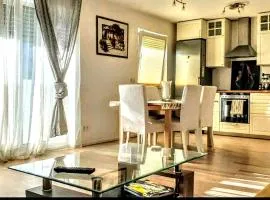 Bright by Trade Fair ICM 15 min direct to City Center 2-BedRoom full 2-BathRoom, free Parking, Balcony, Family and Business friendly