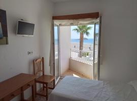 Pensión sol y playa，位于卡沃内拉斯的酒店