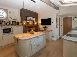 Oulton House - Beautiful Restored 2 Bedroom Property in Spofforth, Harrogate