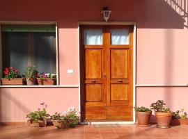 La mia casa rosa，位于罗西尼亚诺马里蒂莫的公寓