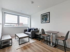 Bright and Modern Studio Apartment in East Grinstead，位于东格林斯特德的酒店