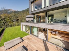 Luxury architecture chalet with view and wellness，位于布鲁登茨的酒店