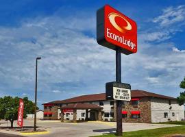 Econo Lodge，位于Ortonville的山林小屋