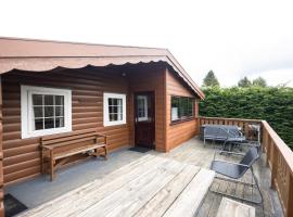 Luxury Log Cabin Getaway in Rural Snowdonia with Parking oustide by Seren Short Stays，位于特兹西尼德的酒店