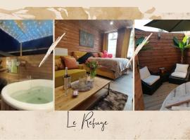 Maison d'hôte Les Notes Endormie Suite Le Refuge，位于Walcourt的酒店