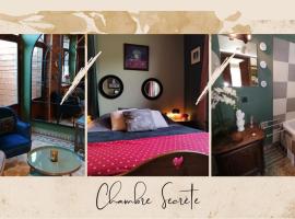 Maison d'hôte Les Notes Endormie Chambre Secrète，位于Berzée的酒店