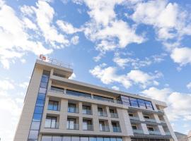 La Terrazza Hotel & Restaurant，位于Hani i Elezit的酒店
