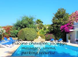 Hotel Les Jardins de Bormes, sauna & jacuzzi，位于博尔马斯·莱斯·米默萨斯的酒店