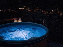 Luxury Farm Cottage with Hot Tub，位于诺斯阿勒顿的豪华酒店