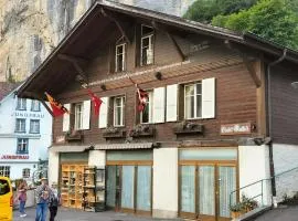 Chalet Maithili Lauterbrunnen -152-Year-Old Majestic Chalet