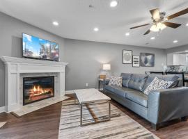 FREE Silver Dollar City & other ATTRACTION TICKETS! Spacious, Great location, Indoor & Outdoor pools，位于布兰森的酒店