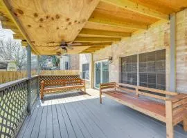 Austin Home with Deck - 9 Mi to Zilker Park!